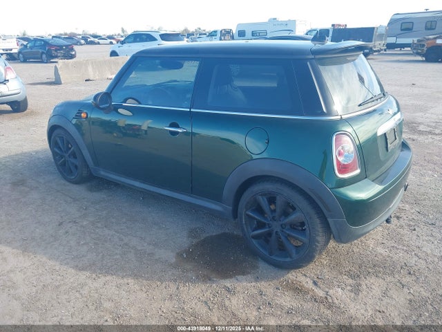 2012 MINI COOPER WMWSU3C52CT255254 Photo 2