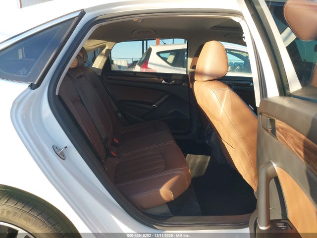 43918202 :رقم المزاد ، 1VWBA7A3XNC006771 vin ، 2022 Volkswagen Passat 2.0t Limited Edition مزاد بيع