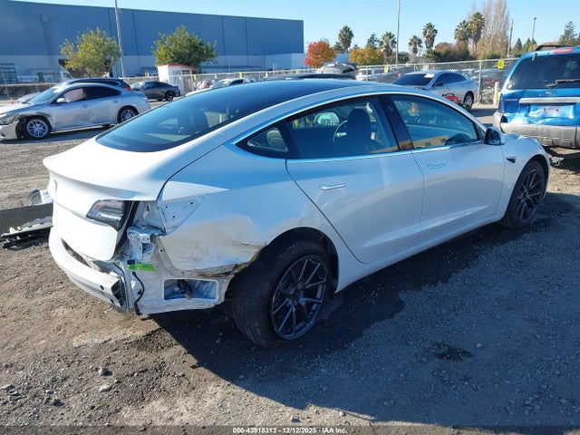 2018 TESLA MODEL 3 5YJ3E1EA0JF152997 Photo 3