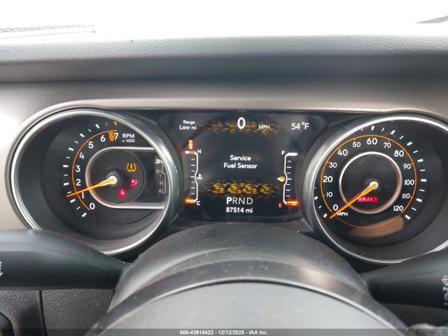 1C4HJXDG6JW117726 Jeep Wrangler Unlimited Sport S 4x4