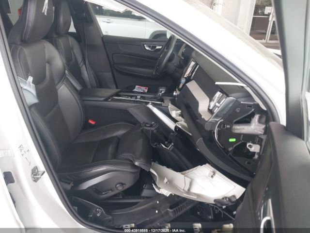 2021 VOLVO XC60 YV4102DL0M1809547 Photo 4