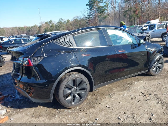 2025 TESLA MODEL Y 7SAYGDED9SA358574 Photo 3