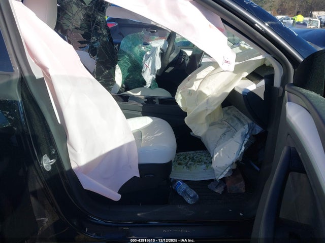 2025 TESLA MODEL Y 7SAYGDED9SA358574 Photo 4