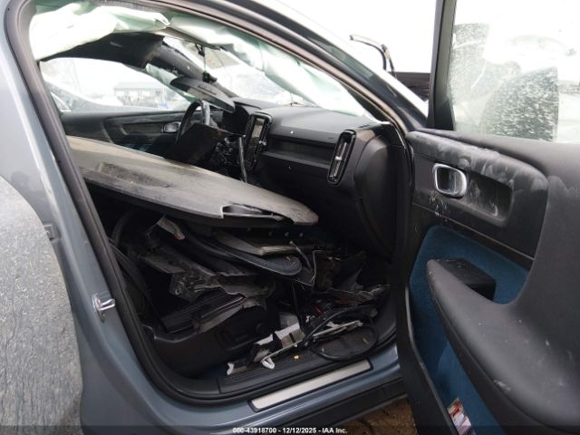 2023 VOLVO C40 RECHARGE PURE ELECTRIC YV4ED3GL9P2053657 Photo 4