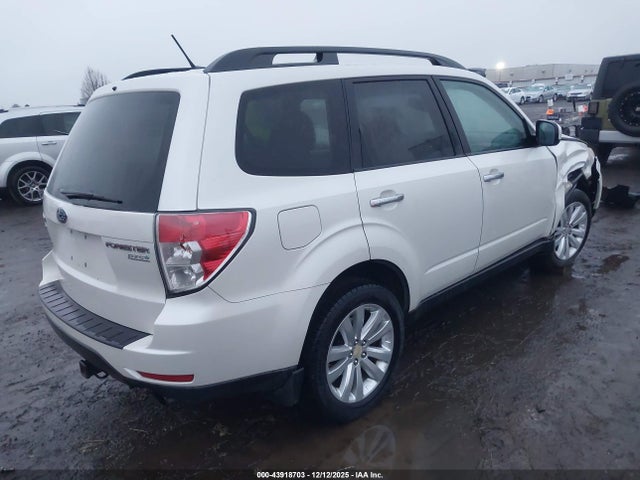 2013 SUBARU FORESTER JF2SHADC3DH444168 Photo 3