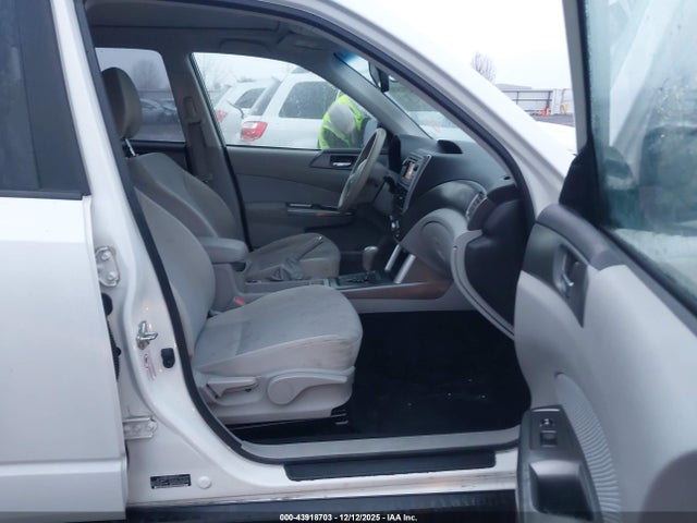 2013 SUBARU FORESTER JF2SHADC3DH444168 Photo 4