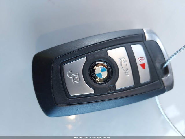 2016 BMW 320I WBA8E1G53GNT37798 Photo 10