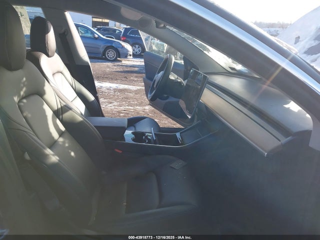 2018 TESLA MODEL 3 5YJ3E1EB1JF070625 Photo 4