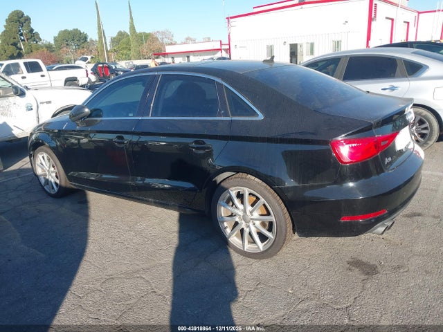 2015 AUDI A3 WAUACGFF1F1002470 Photo 2
