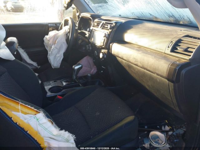 2018 TOYOTA 4RUNNER JTEBU5JR6J5539925 Photo 4