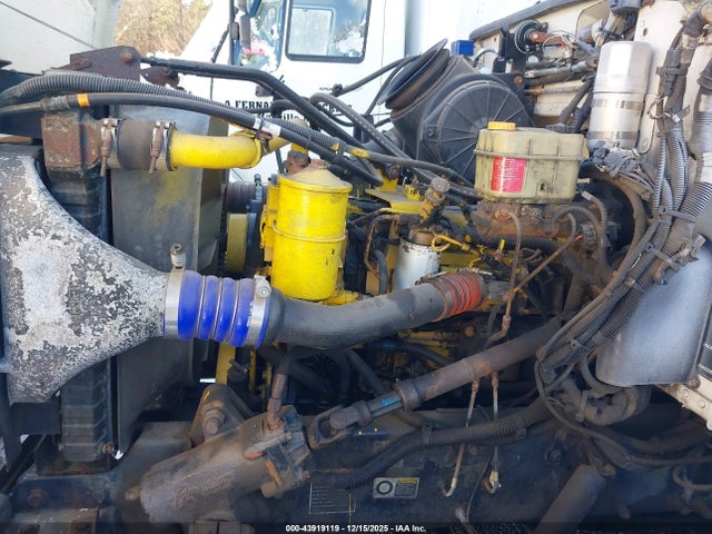 Продажа на аукционе авто 2001 Peterbilt 330, vin: 2NPNHD6X71M561657, номер лота: 43919119