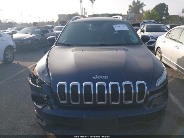 1C4PJLCBXJD595119 Jeep Cherokee Latitude Fwd