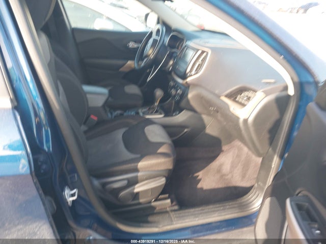 1C4PJLCBXJD595119 Jeep Cherokee Latitude Fwd