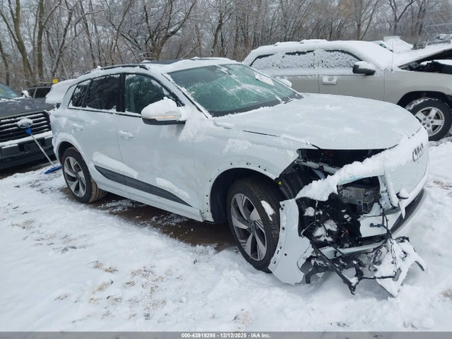 2025 AUDI Q6 E-TRON WA124BGFXSA005717 Photo 0
