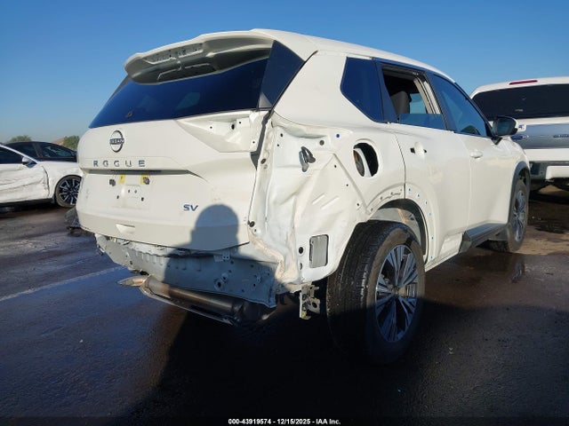 JN8BT3BAXPW418097 Nissan Rogue Sv Fwd