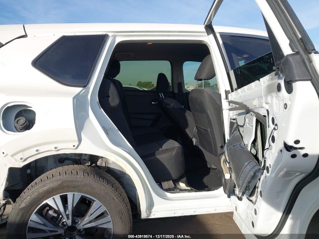 JN8BT3BAXPW418097 Nissan Rogue Sv Fwd