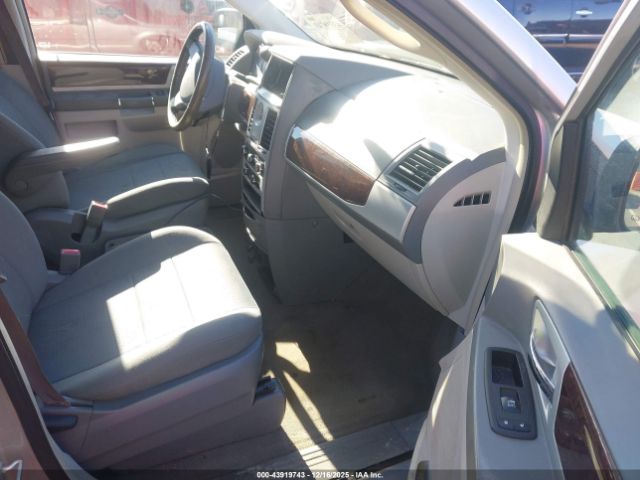 2009 CHRYSLER TOWN & COUNTRY 2A8HR54169R683679 Photo 4