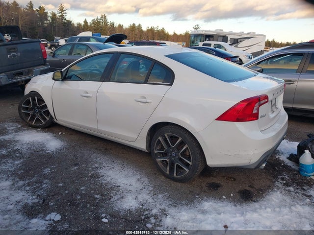 2018 VOLVO S60 YV140MTL8J2451031 Photo 2