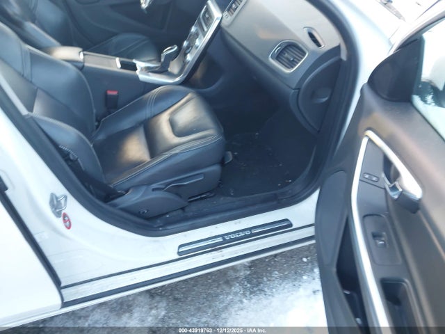 2018 VOLVO S60 YV140MTL8J2451031 Photo 4