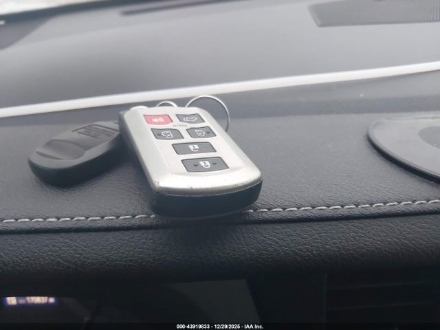 5TDYK3DC7FS577343 Toyota Sienna Xle Premium 8 Passenger