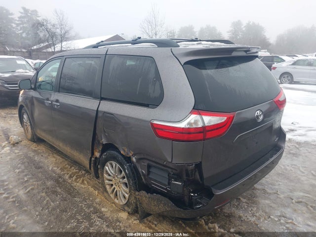 5TDYK3DC7FS577343 Toyota Sienna Xle Premium 8 Passenger