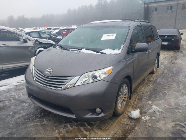 5TDYK3DC7FS577343 Toyota Sienna Xle Premium 8 Passenger