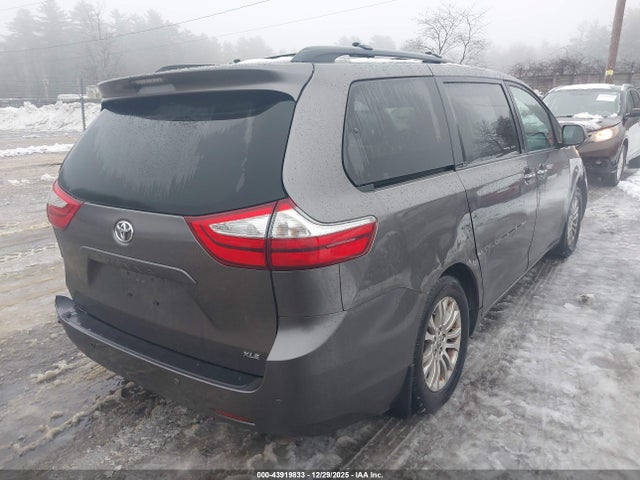 5TDYK3DC7FS577343 Toyota Sienna Xle Premium 8 Passenger