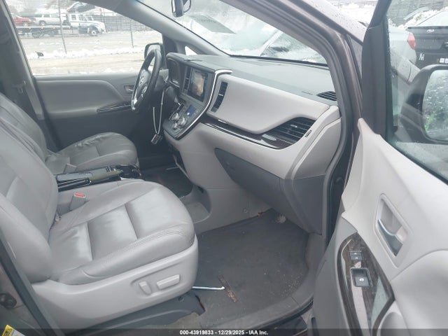 5TDYK3DC7FS577343 Toyota Sienna Xle Premium 8 Passenger