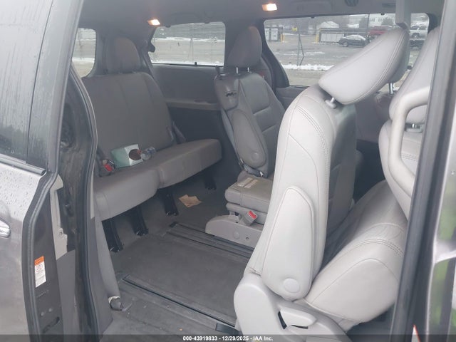 5TDYK3DC7FS577343 Toyota Sienna Xle Premium 8 Passenger