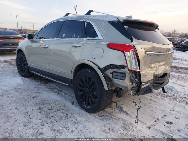 2017 CADILLAC XT5 1GYKNFRS8HZ184994 Photo 2