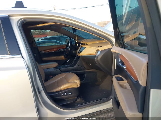 2017 CADILLAC XT5 1GYKNFRS8HZ184994 Photo 4