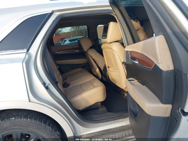 2017 CADILLAC XT5 1GYKNFRS8HZ184994 Photo 7