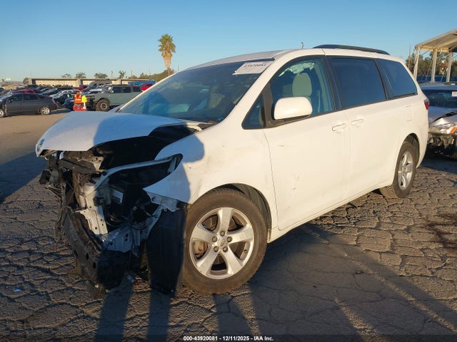 5TDKZ3DC9HS880712 Toyota Sienna Le 8 Passenger