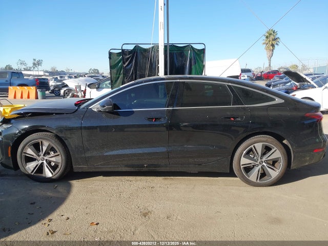 WAU1CAGH7SA021001 Audi A6 E-tron Premium