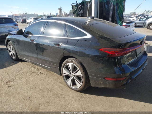 2025 AUDI A6 E-TRON WAU1CAGH7SA021001 Photo 2