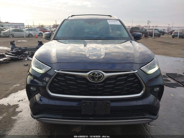 Toyota Highlander Platinum 2022 5TDFZRBH8NS228727 Image 13