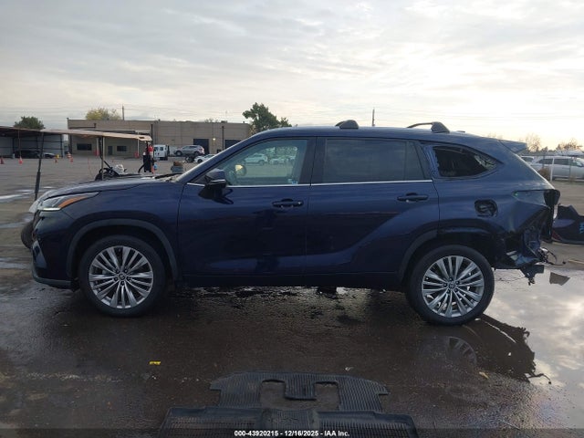 Toyota Highlander Platinum 2022 5TDFZRBH8NS228727 Image 15