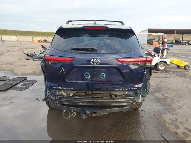 Toyota Highlander Platinum 2022 5TDFZRBH8NS228727 Image 17