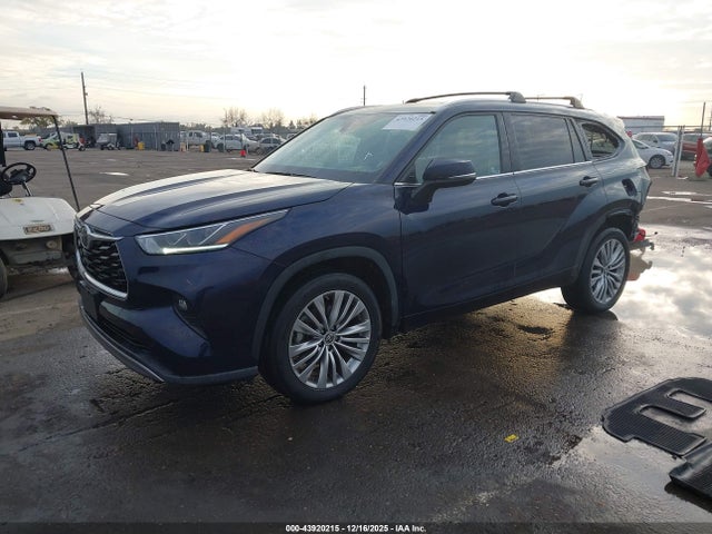 Toyota Highlander Platinum 2022 5TDFZRBH8NS228727 Image 2