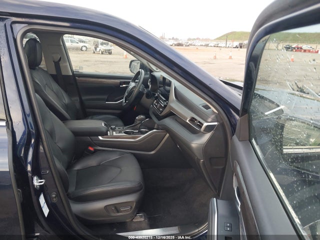 Toyota Highlander Platinum 2022 5TDFZRBH8NS228727 Image 5