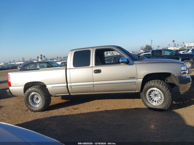 Продажа на аукционе авто 2002 Chevrolet Silverado 1500 Ls, vin: 2GCEC19V921225302, номер лота: 43920328
