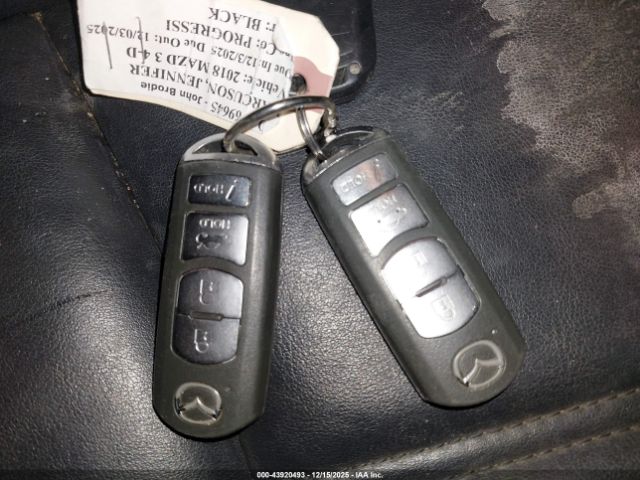 2018 MAZDA MAZDA3 3MZBN1V38JM177765 Photo 10