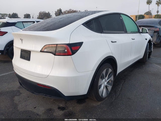 2023 TESLA MODEL Y 7SAYGDEE9PF617955 Photo 3