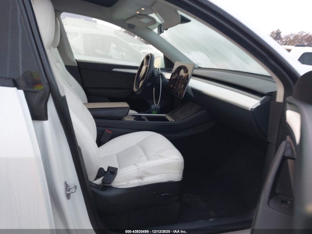 2023 TESLA MODEL Y 7SAYGDEE9PF617955 Photo 4