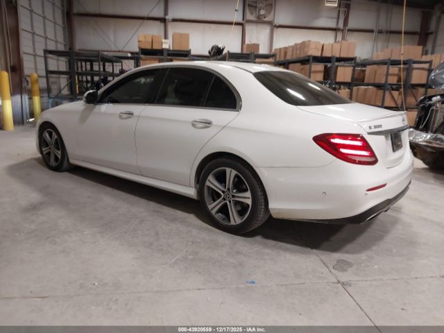 2017 MERCEDES-BENZ E 300 WDDZF4JB1HA243213 Photo 2