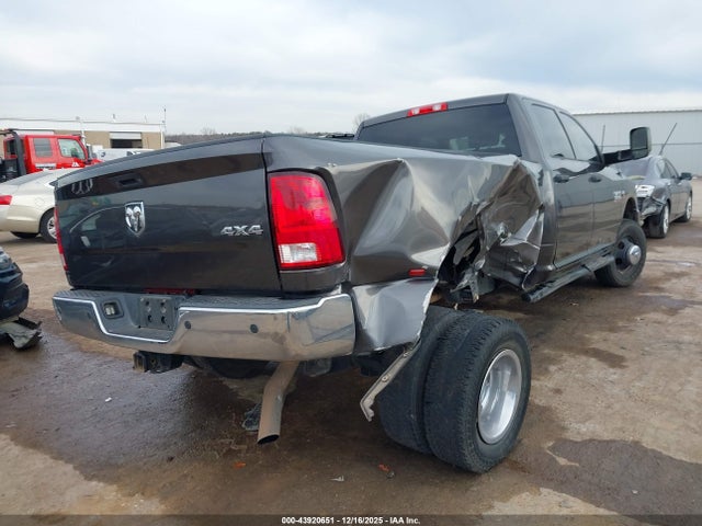 43920651 :رقم المزاد ، 3C63RRGL3JG120385 vin ، 2018 Ram 3500 Tradesman  4x4 8' Box مزاد بيع