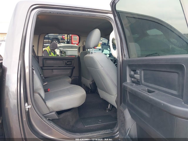 43920651 :رقم المزاد ، 3C63RRGL3JG120385 vin ، 2018 Ram 3500 Tradesman  4x4 8' Box مزاد بيع