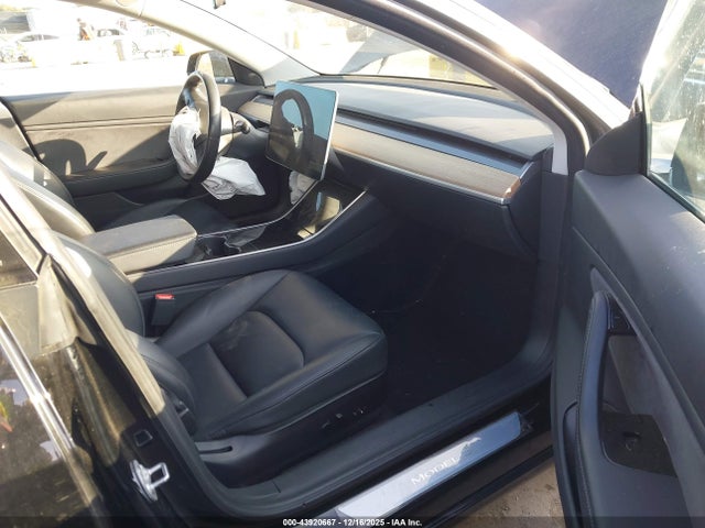 2018 TESLA MODEL 3 5YJ3E1EA0JF165765 Photo 4