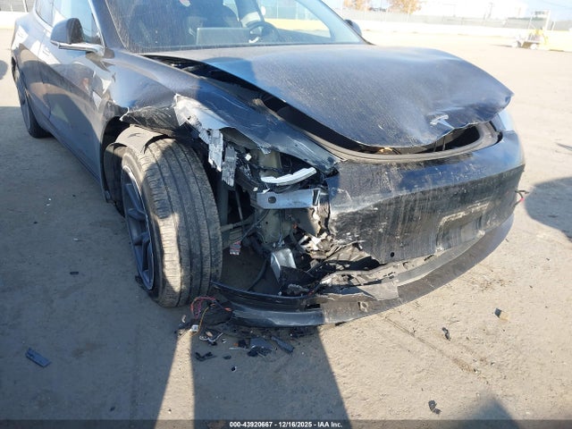 2018 TESLA MODEL 3 5YJ3E1EA0JF165765 Photo 5