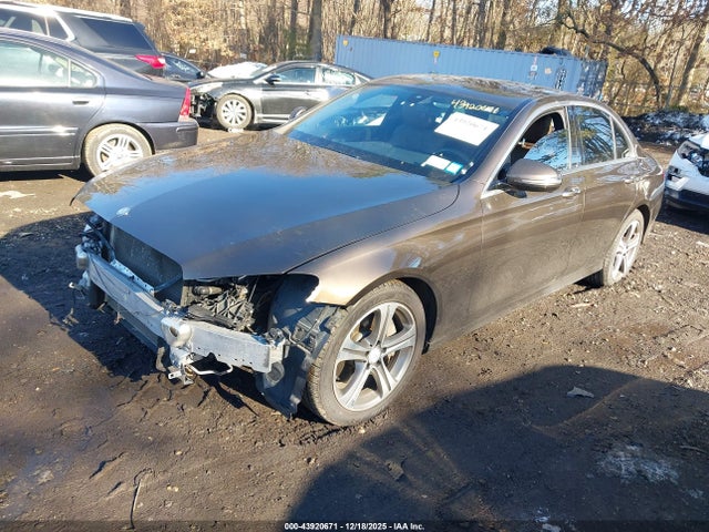 43920671 :رقم المزاد ، WDDZF4KB0HA077636 vin ، 2017 Mercedes-benz E 300 4matic مزاد بيع